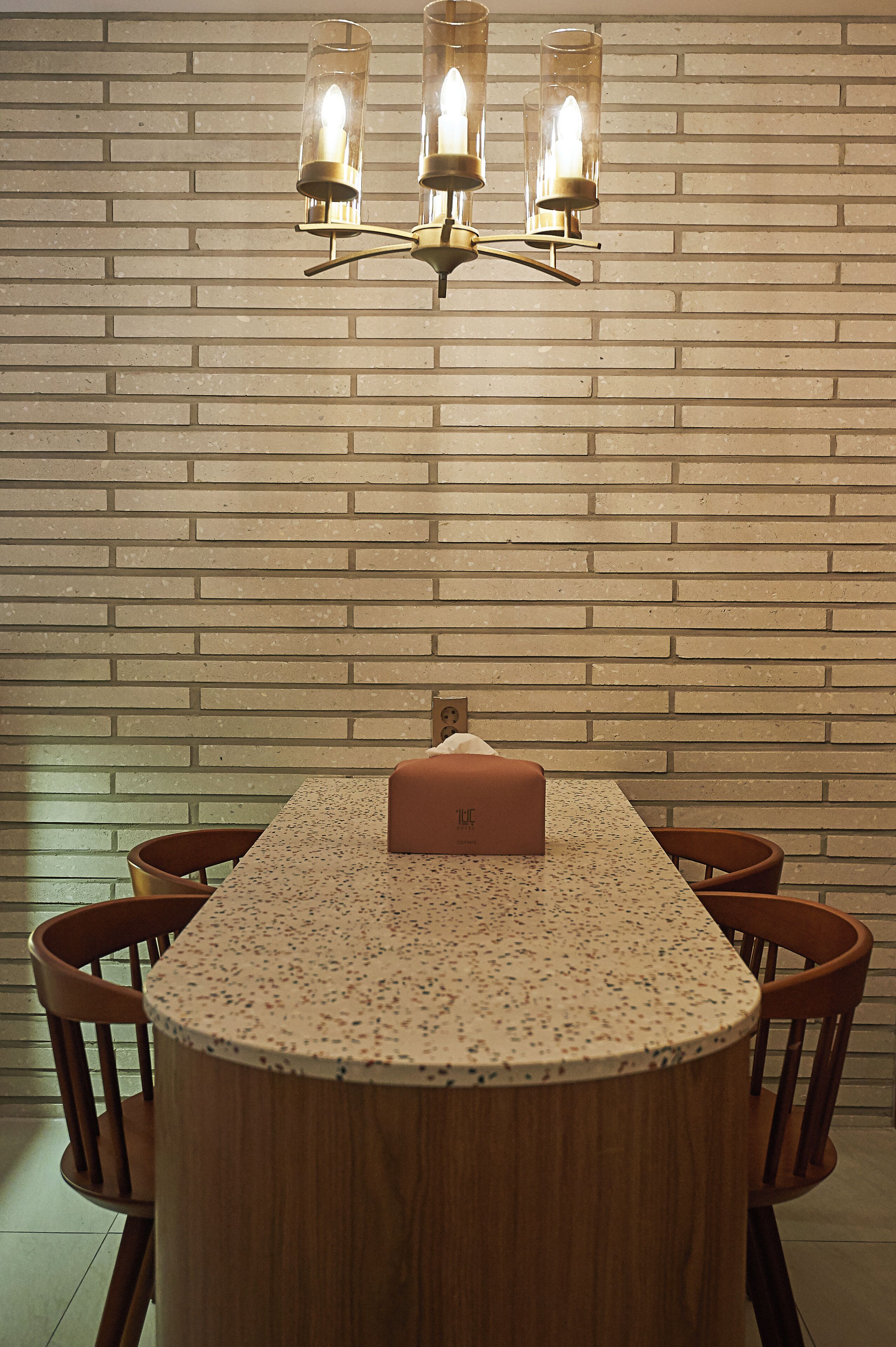 Family Room | Desk, free WiFi