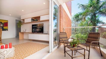 Apartment, Balcony, City View | Interior
