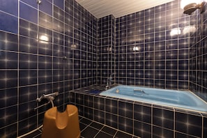 Superior Double Room | Bathroom | Combined shower/tub, free toiletries, hair dryer, towels - HOTEL Z23 (Tsu)