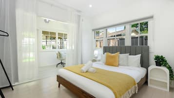 5 bedrooms, iron/ironing board, WiFi