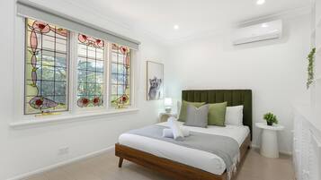 5 bedrooms, iron/ironing board, WiFi