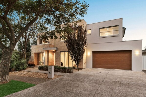 Exterior - Belle Escapes - The Anchorage on Henley (Charles Sturt)