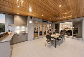 Outdoor dining - Belle Escapes - The Anchorage on Henley (Charles Sturt)