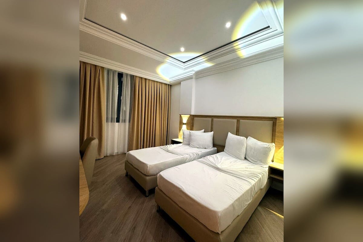 Habitación con 1 cama doble o 2 individuales | Caja fuerte, tabla de planchar con plancha, wifi gratis