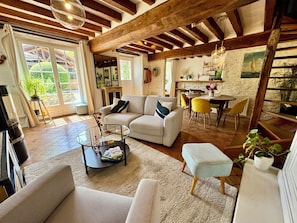 Living area - La Maison des Roses - A charming house with a garden (Rully)
