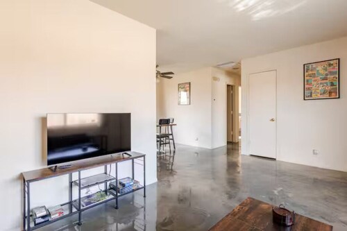 2-Bedroom Apartment in Marvelous Yucca Valley with AC