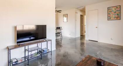 2-Bedroom Apartment in Marvelous Yucca Valley with AC