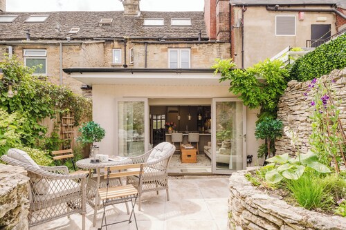 Beautiful Cottage in Cirencester Centre