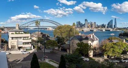 Iconic Harbour Bridge & Opera House Views