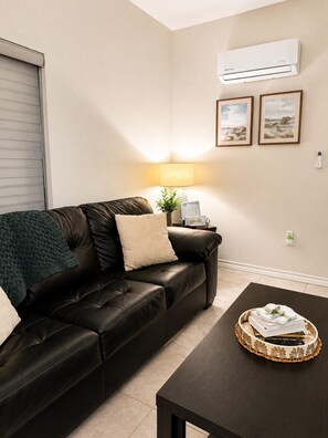 Smart TV, books - Cozy Apartment, Rio Grande City (Rio Grande City)