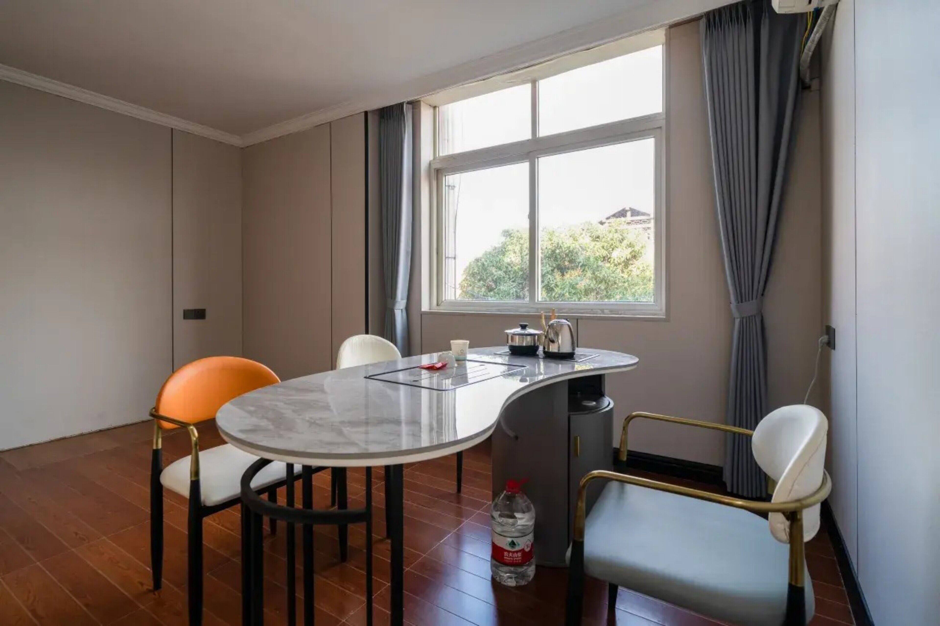 Superior Double Room, City View | Dining