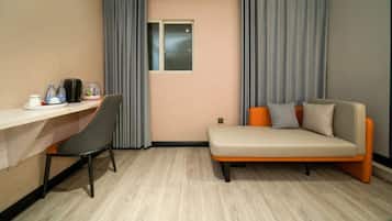 Deluxe Double Room | Living area