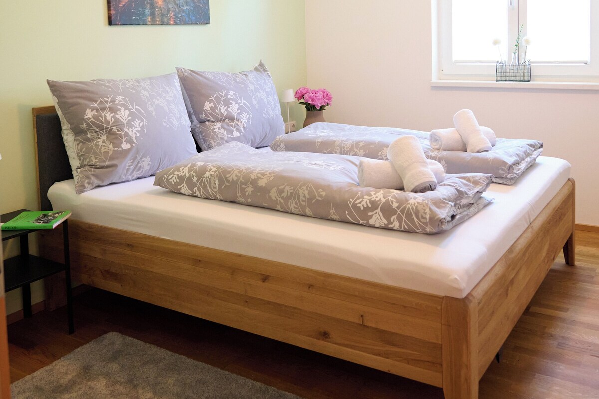 Deluxe Apartment, Balcony | WiFi (free), bed sheets