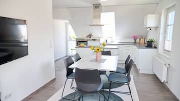 Appartement Deluxe, balcon | Restauration dans la chambre