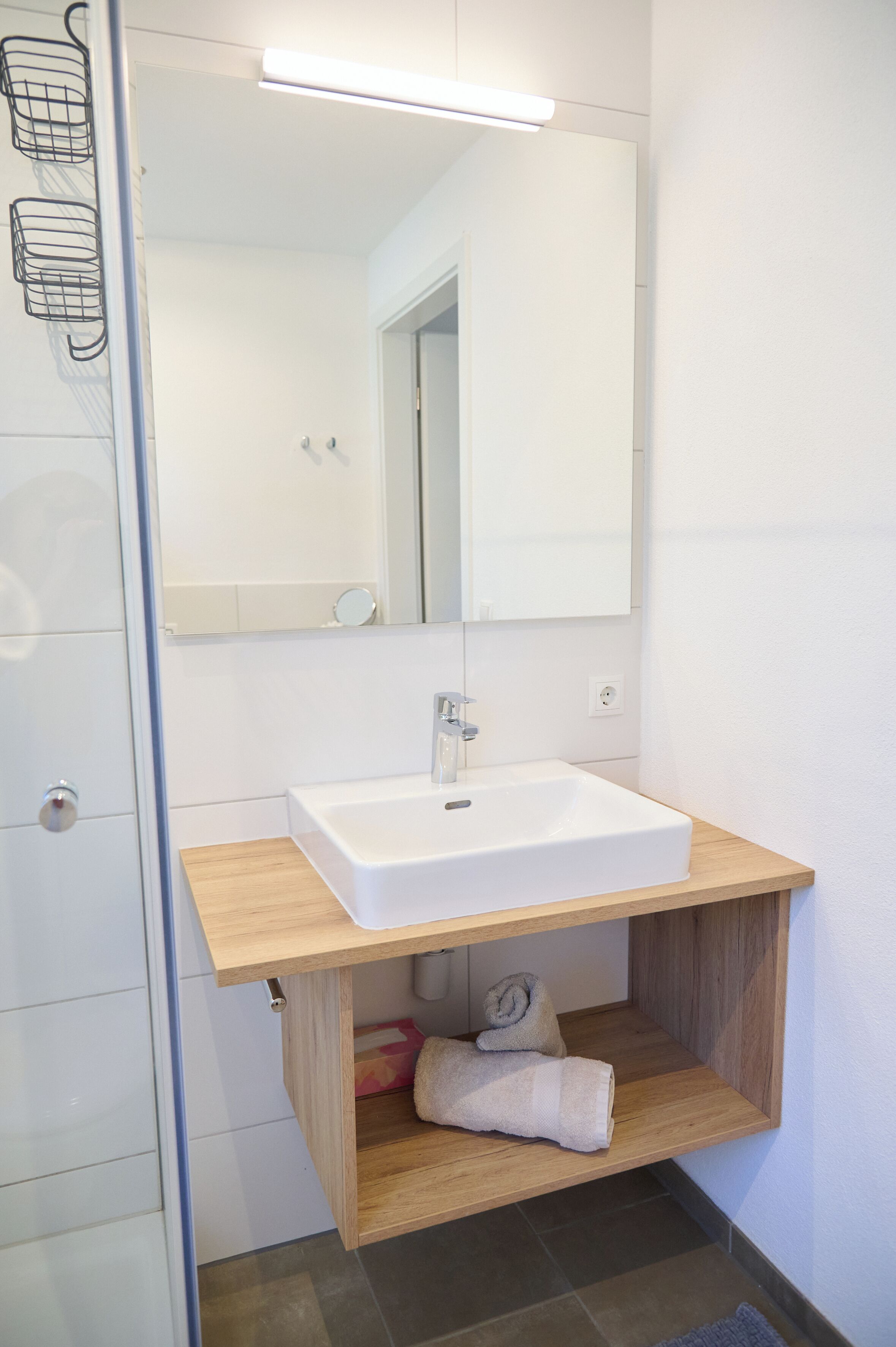 Comfort-Apartment | Badezimmer | Dusche, Haartrockner, Handtücher, Seife