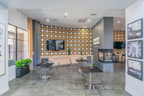 A modern interior with a kitchen, dining area, and living space. - Stadium District Retreat Pool, Gym & Westgate (Glendale)