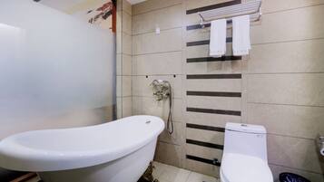 Basic Twin Room, 2 Double Beds, Balcony, City View | Bathroom