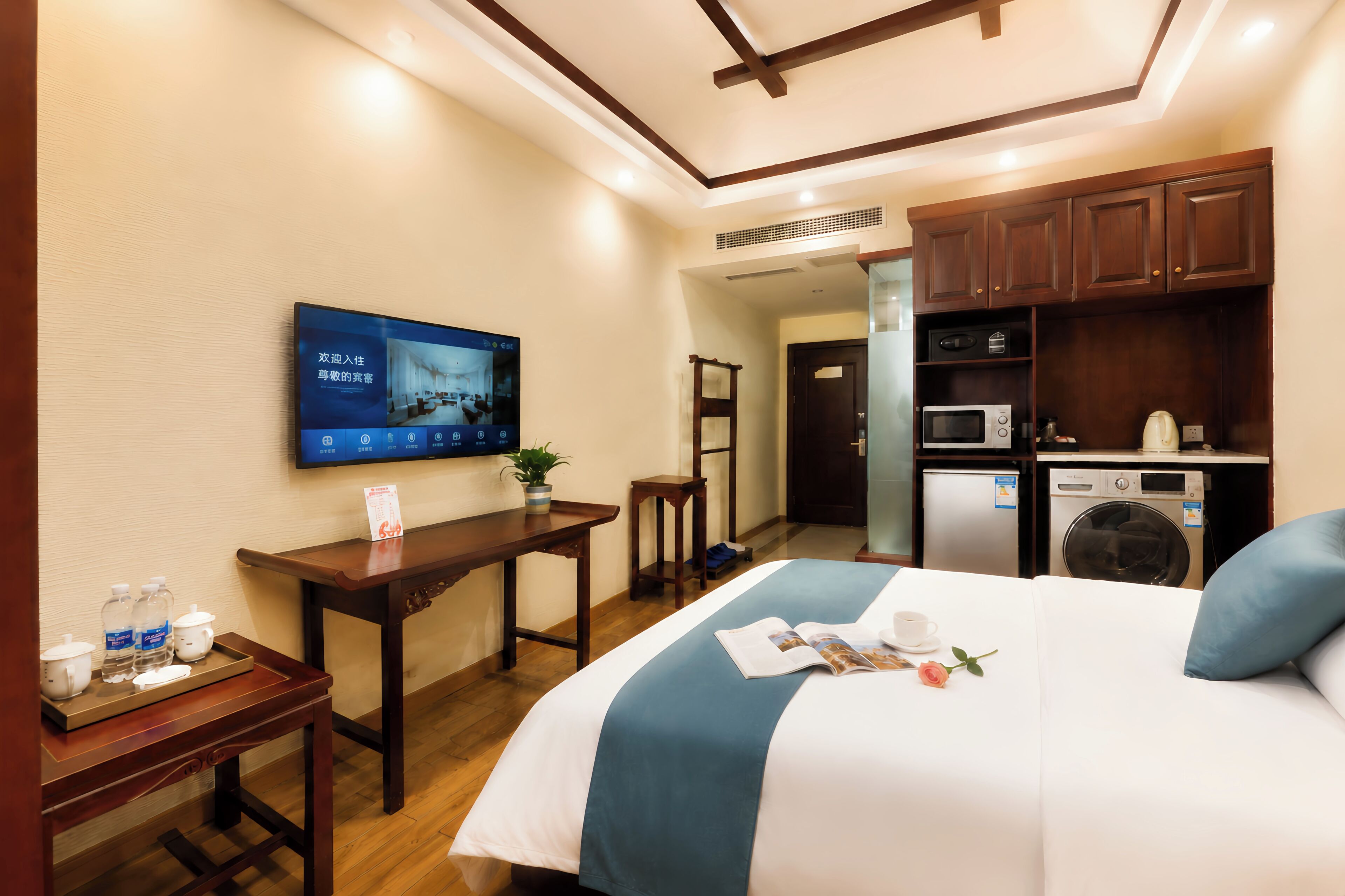 Superior-Doppelzimmer, 1 Queen-Bett, Whirlpool, Hügelblick | Schreibtisch, Verdunkelungsvorhänge, kostenloses WLAN, Bettwäsche