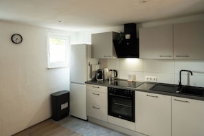 Private kitchen - Coal Street by Loftigo - Large house with a garden oasis (Übach-Palenberg)