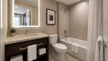 Classic Room | Bathroom | Free toiletries, hair dryer, towels, soap