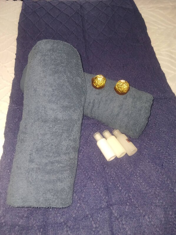 Bathroom amenities - Cozy Private Room with En-suite in Central Randburg (Randburg)
