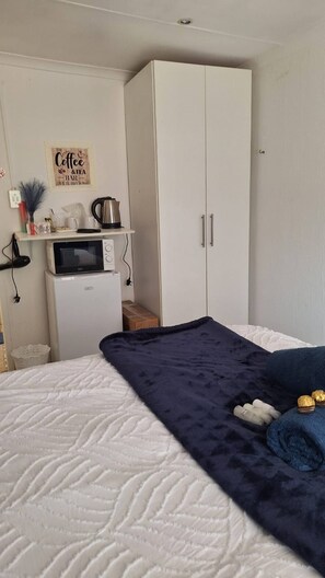 Room - Cozy Private Room with En-suite in Central Randburg (Randburg)