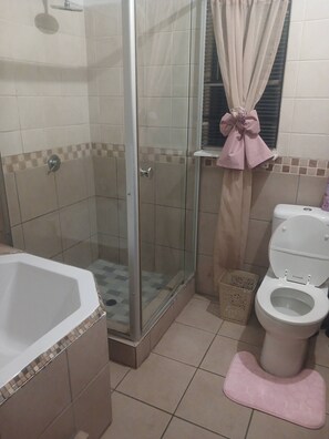 Bathroom - Cozy Guest Room with Private Facilities in Randburg (Randburg)