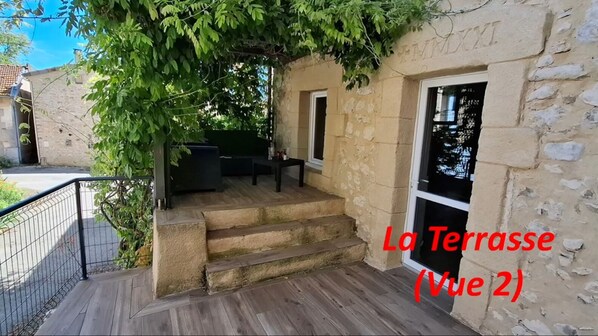 Terrace/patio - Authentic stone house located in the heart of nature near the Vercors Regional Park (Vaunaveys-la-Rochette)