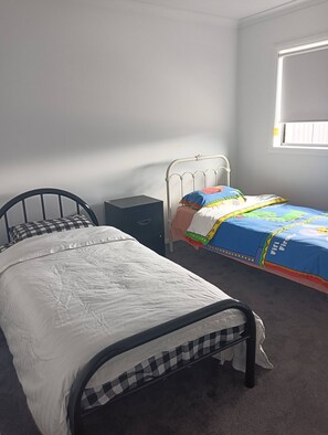 Room - House in Albury, Thurgoona (Thurgoona)