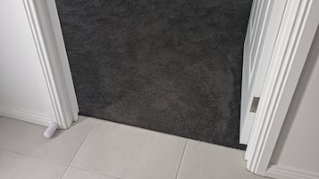 Iron/ironing board, bed sheets, wheelchair access