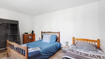 2 bedrooms, WiFi, bed sheets