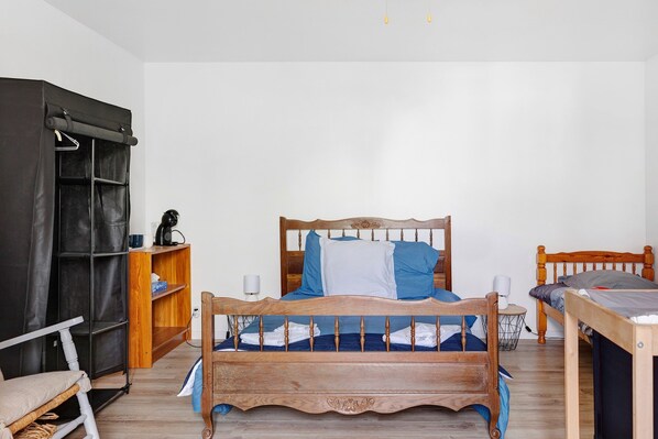 2 bedrooms, WiFi, bed sheets