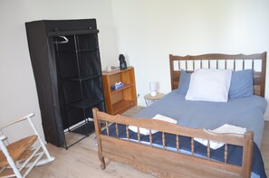 Room - Bed and Breakfast 'Grande Chambre Avec Brunch' with Wi-Fi (Hommes)