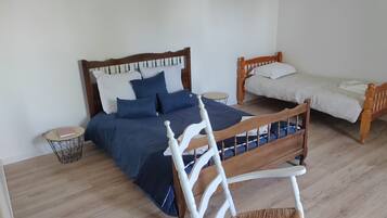 WiFi, bed sheets