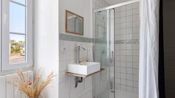 Shower, towels