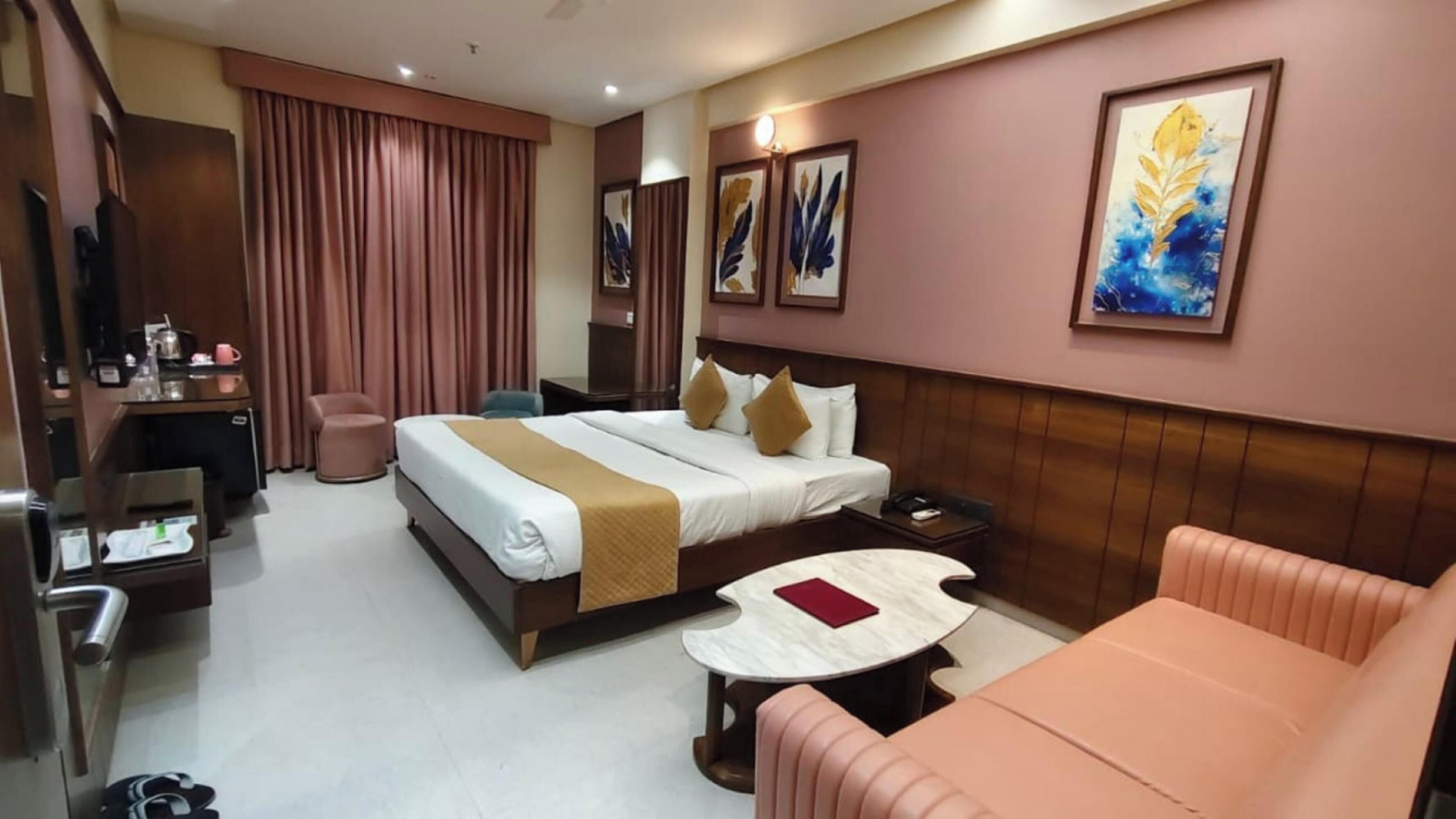 Superior Double Room, City View | Desk, free WiFi