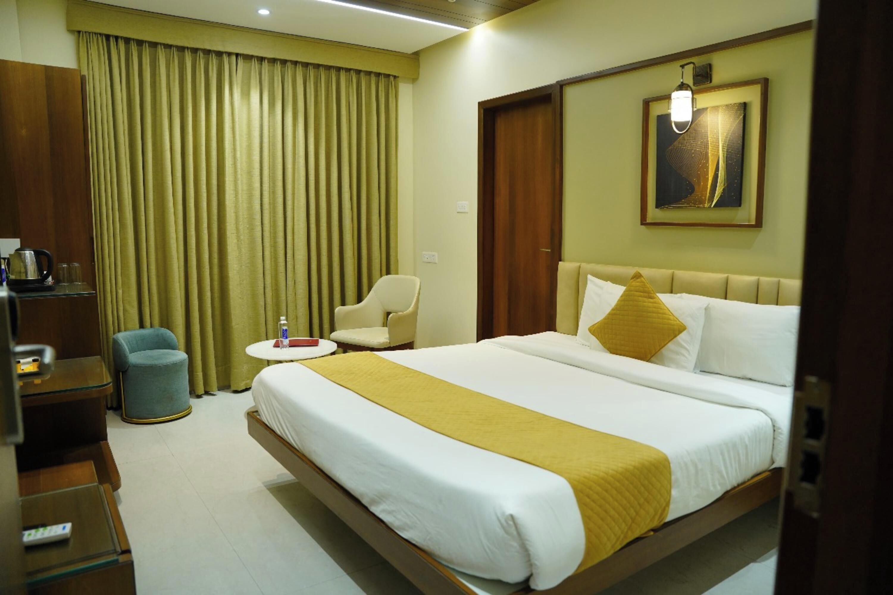 Deluxe Double Room, City View | Desk, free WiFi