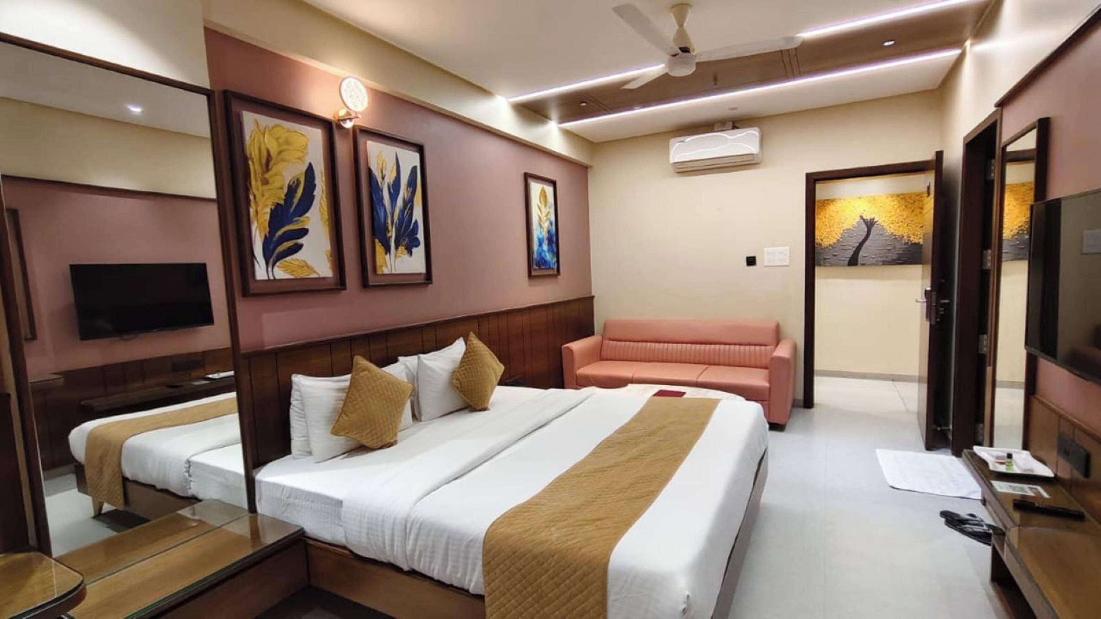 Superior Double Room, City View | Desk, free WiFi