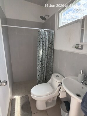 Shower, hair dryer, towels, soap - Cozy Family Home 30 Min from San Salvador - A/C & Gated Community (Conacaste)