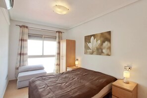 WiFi, bed sheets - Apartment 'Gabriel Miró' with Balcony, Wi-Fi, and Air Conditioning (Torrevieja)