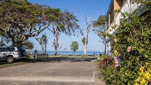 Property grounds - Bribie Bay Retreat, TOP NOTCH (BONGAREE)