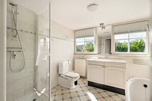 Bathroom - Villa in Callantsoog with enclosed garden (Callantsoog)
