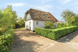 Exterior - Villa in Callantsoog with enclosed garden (Callantsoog)