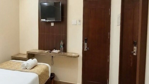 Gambar tidak terklasifikasi, 1 dari 20, tombol