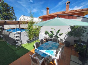 Outdoor dining - Cozy Apartment with Pool & Private Garden near Cagliari (La Maddalena)