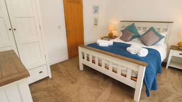 4 bedrooms, WiFi (free), individually decorated, individually furnished