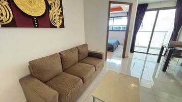 Condo, 1 Bedroom, Private Bathroom | Living area
