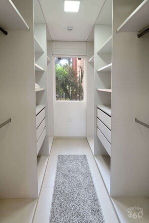 Apartamento, balcón | Interior