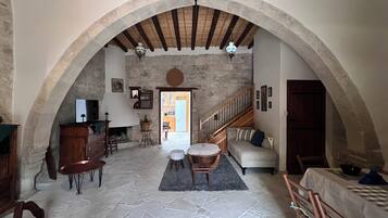 House, 1 Bedroom, Balcony, Mountain View | Living room