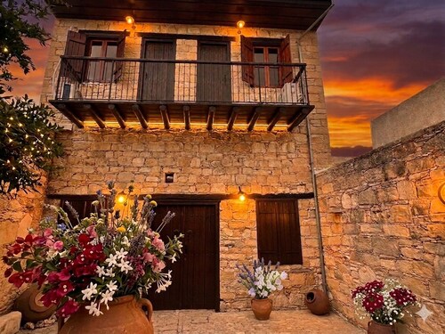 Daphne Cottage - A Charming Cottage in Vasa Village